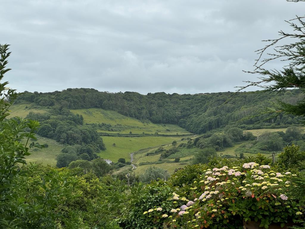 Lot: 179 - FREEHOLD HOUSE FOR IMPROVEMENT ON SOUGHT AFTER PRIVATE ESTATE - View of the countryside from the rear